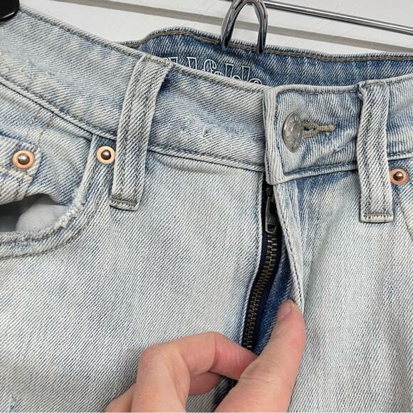 Wild Fable Light Wash Heavily Distressed Mom Jeans Womens 00 Blue Denim Zip - Picture 4 of 8